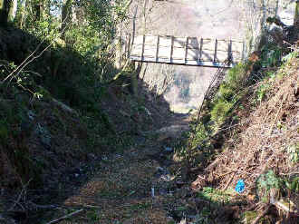 S9_BWHGoat cutting footbridge from Goat Tunnel.jpg (121225 bytes)